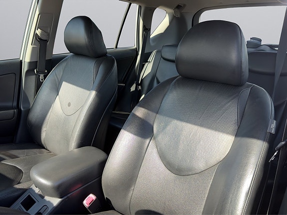 Toyota RAV4 15 of 21