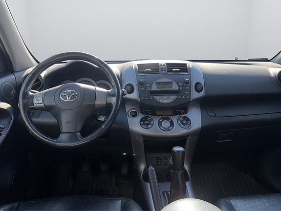 Toyota RAV4 14 of 21