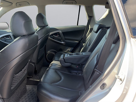 Toyota RAV4 13 of 21