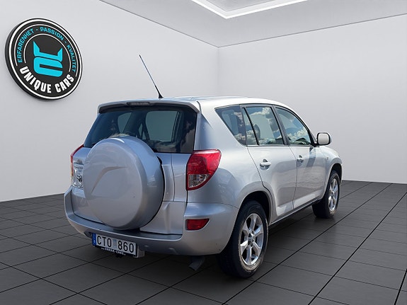 Toyota RAV4 3 of 21