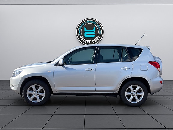 Toyota RAV4 6 of 21
