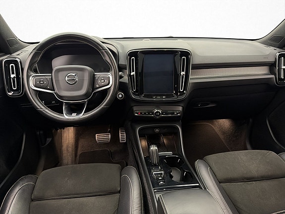 Volvo XC40 14 of 30
