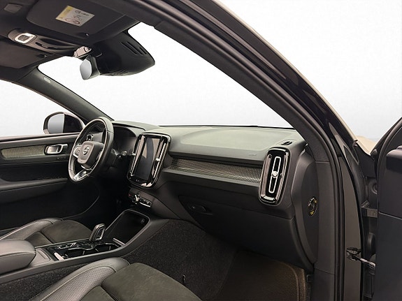 Volvo XC40 16 of 30