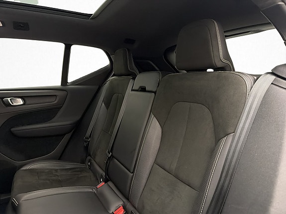 Volvo XC40 17 of 30