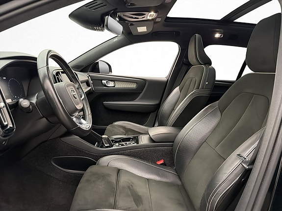 Volvo XC40 13 of 30