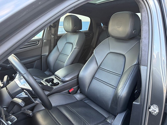 Porsche Cayenne Coupe 11 of 16