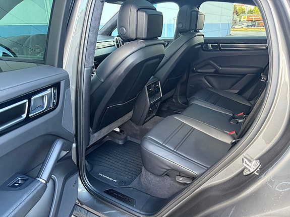 Porsche Cayenne Coupe 13 of 16