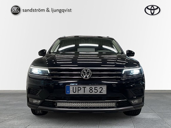 Volkswagen Tiguan 2 of 11