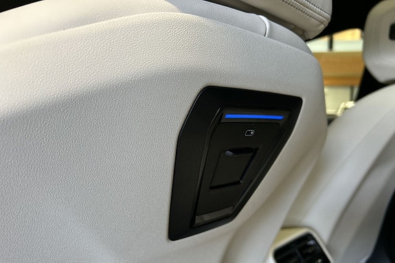 BMW i5 14 of 15