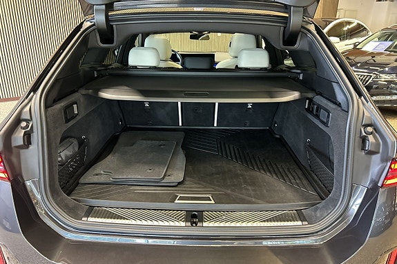 BMW i5 8 of 15