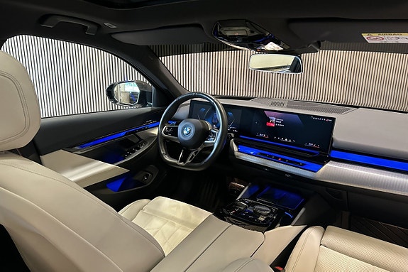 BMW i5 5 of 15