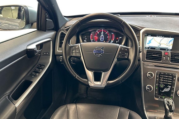Volvo XC60 14 of 30