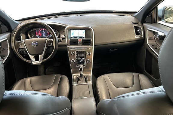 Volvo XC60 13 of 30