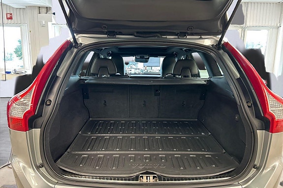 Volvo XC60 11 of 30