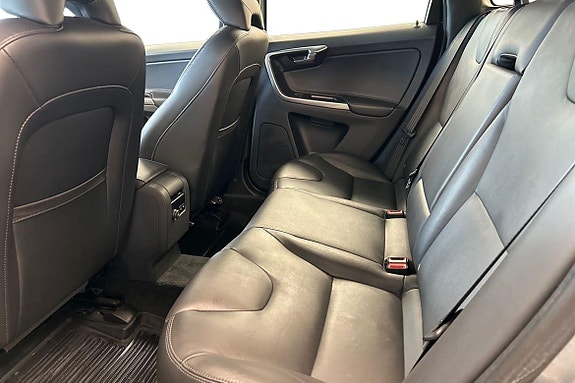 Volvo XC60 18 of 30