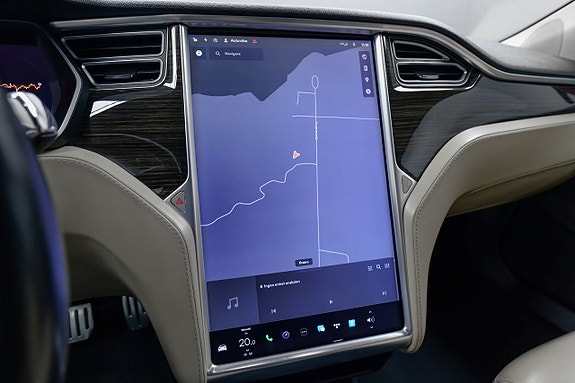 Tesla Model S 14 of 22