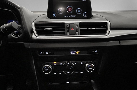 Mazda 3 8 of 9
