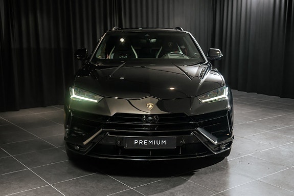Lamborghini Urus 5 of 17