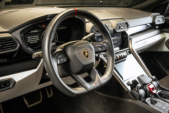 Lamborghini Urus 9 of 17
