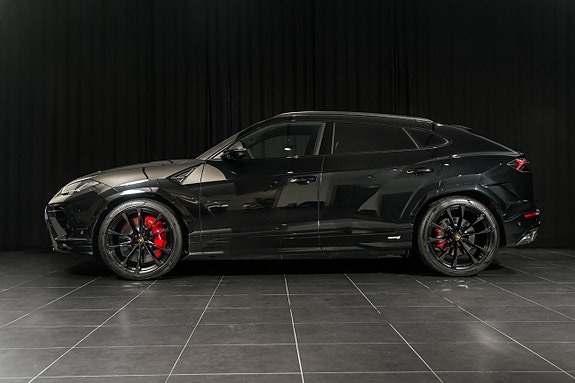 Lamborghini Urus 2 of 17