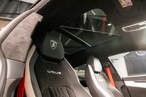 Lamborghini Urus 17 of 17