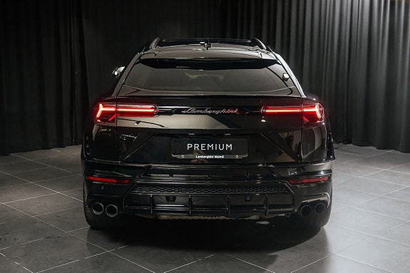 Lamborghini Urus 4 of 17