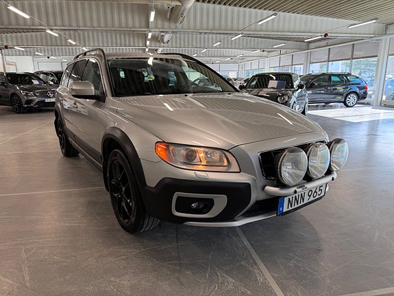 Volvo XC70 2 of 15