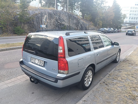 Volvo V70 4 of 6