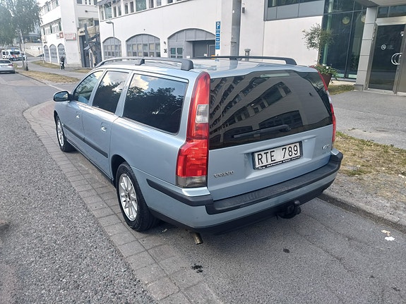 Volvo V70 3 of 6