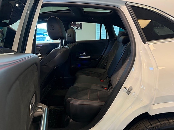Mercedes-Benz GLA200 23 of 28