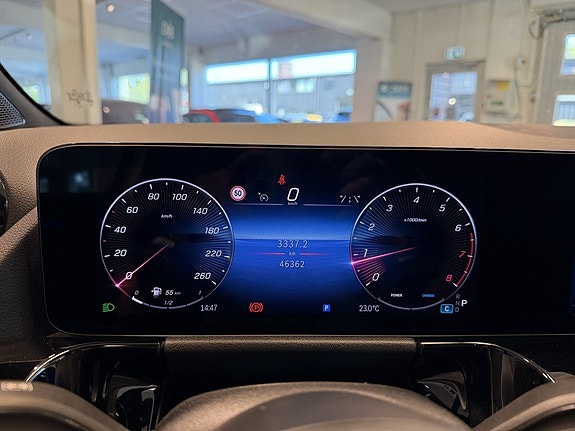 Mercedes-Benz GLA200 11 of 28