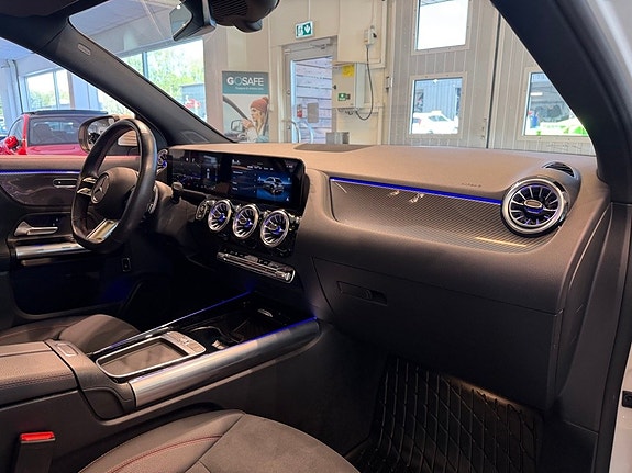 Mercedes-Benz GLA200 9 of 28