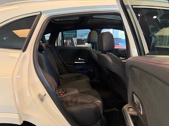 Mercedes-Benz GLA200 22 of 28