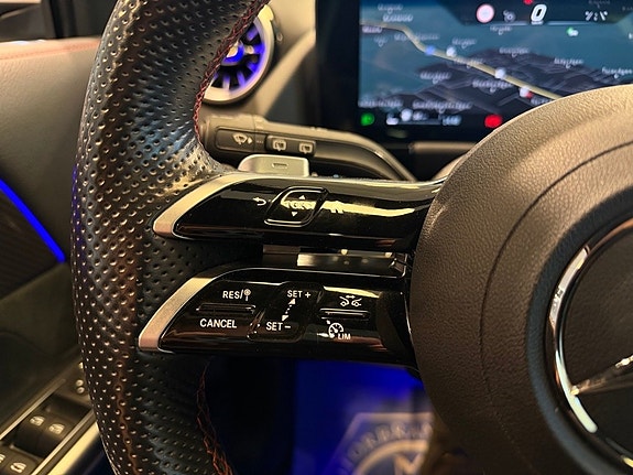 Mercedes-Benz GLA200 17 of 28