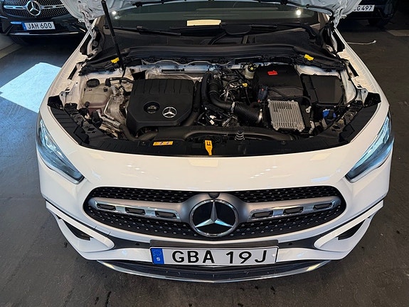 Mercedes-Benz GLA200 25 of 28