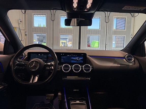 Mercedes-Benz GLA200 5 of 28