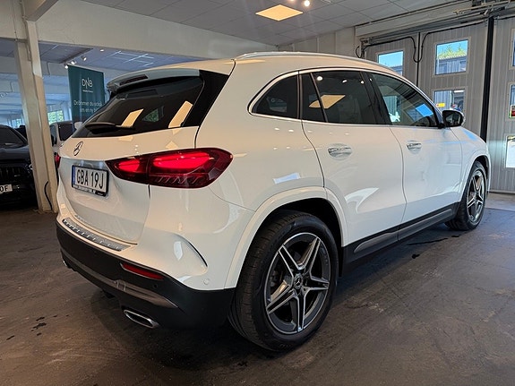 Mercedes-Benz GLA200 4 of 28