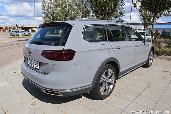 Volkswagen Passat 3 of 18