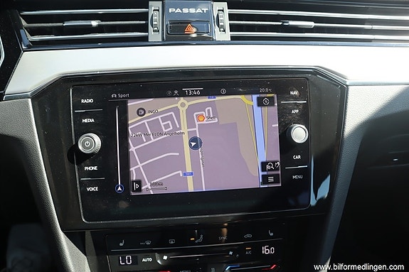Volkswagen Passat 15 of 18