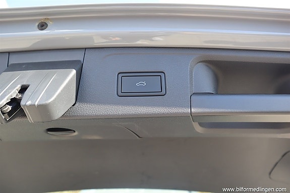 Volkswagen Passat 12 of 18
