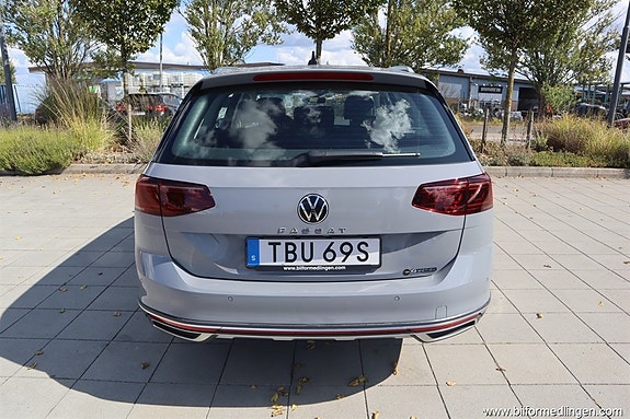 Volkswagen Passat 10 of 18