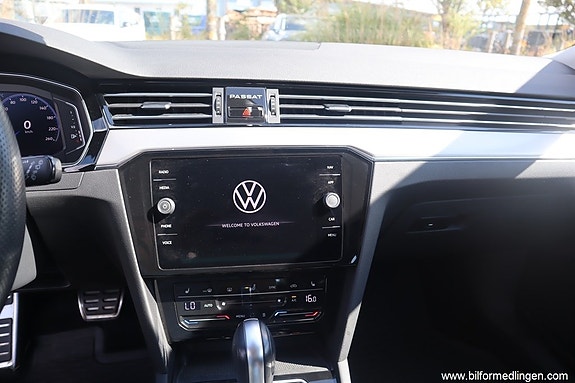 Volkswagen Passat 13 of 18