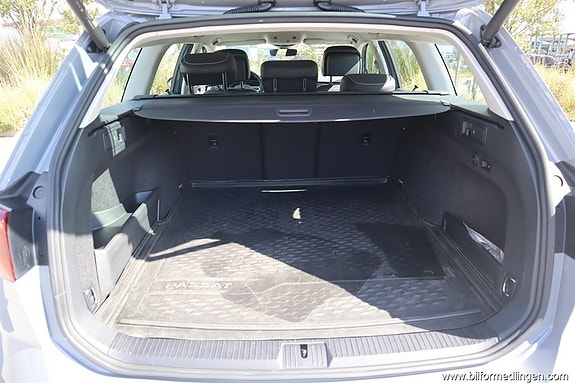 Volkswagen Passat 11 of 18