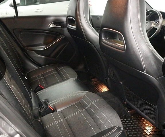 Mercedes-Benz A250 14 of 18
