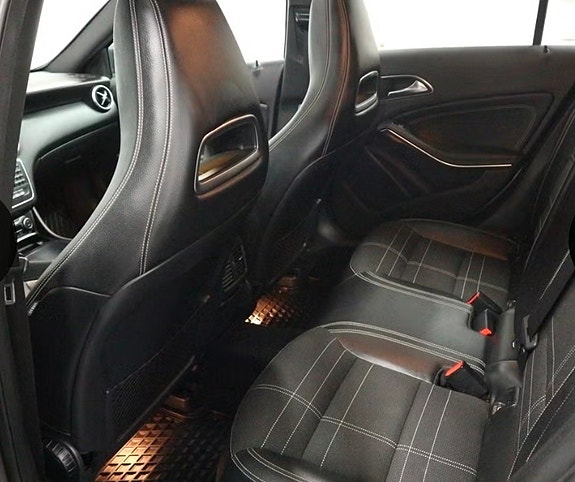 Mercedes-Benz A250 15 of 18