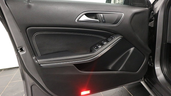 Mercedes-Benz A250 7 of 18