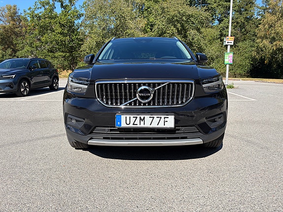 Volvo XC40 2 of 27