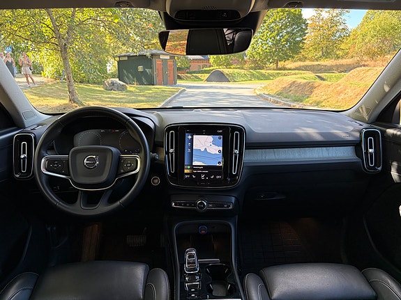 Volvo XC40 10 of 27