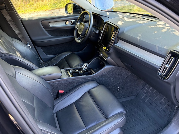 Volvo XC40 12 of 27