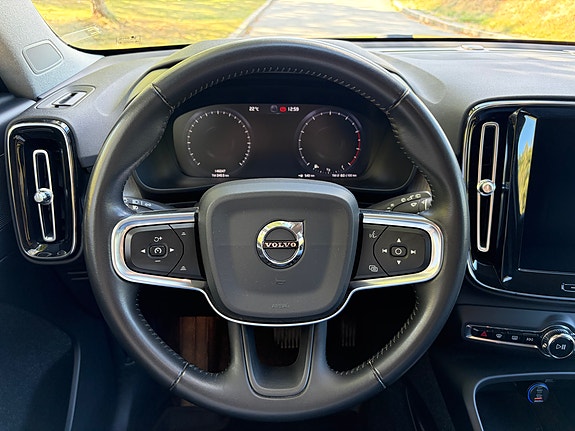 Volvo XC40 13 of 27